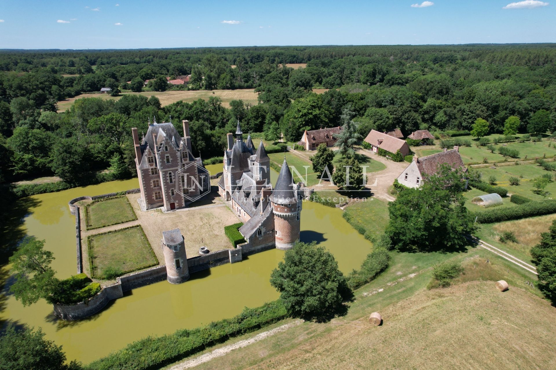 castle 18 rooms for sale on ROMORANTIN LANTHENAY (41200)