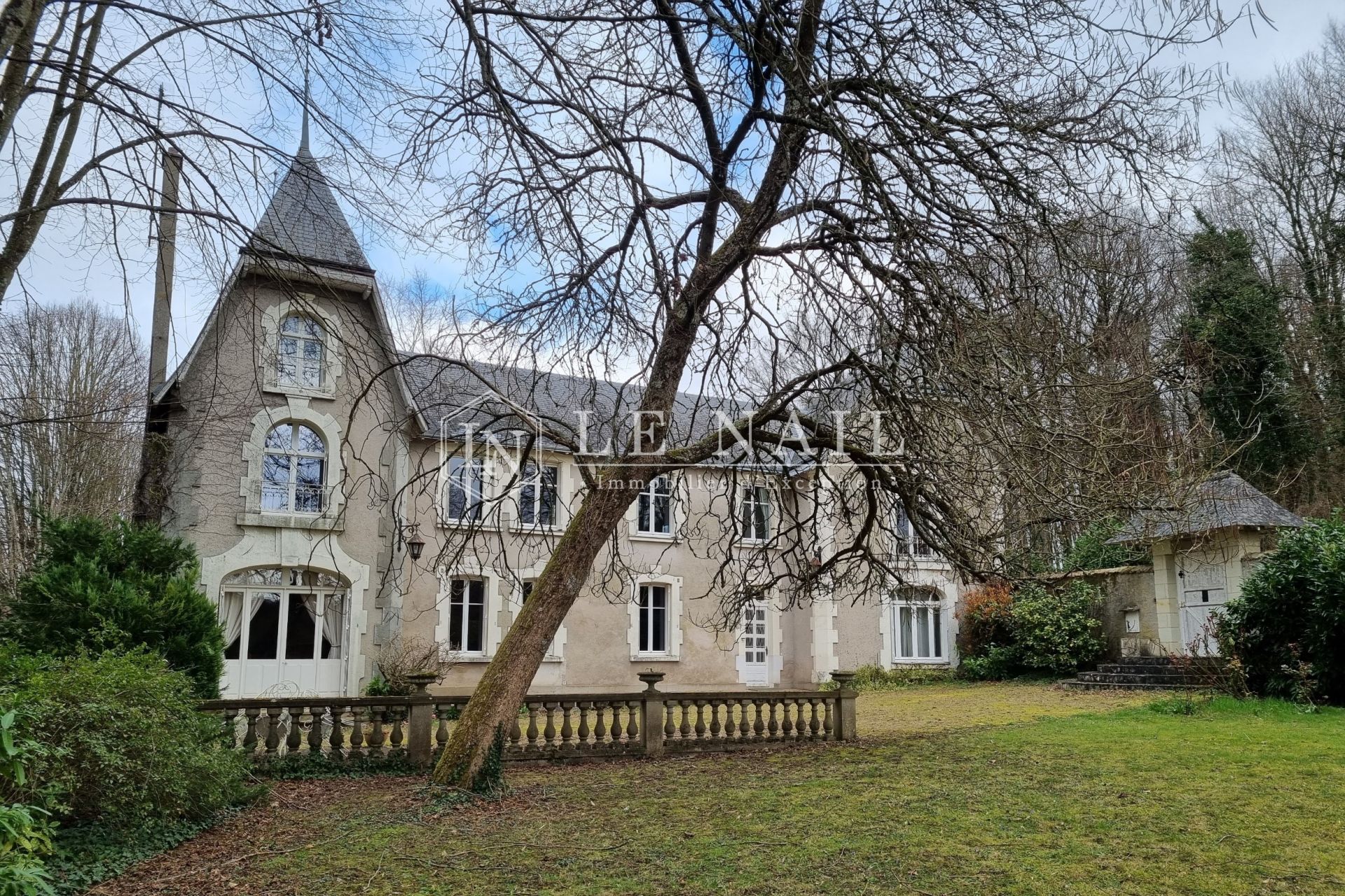 maison de maître 12 pièces en vente à MONTVAL SUR LOIR (72500)