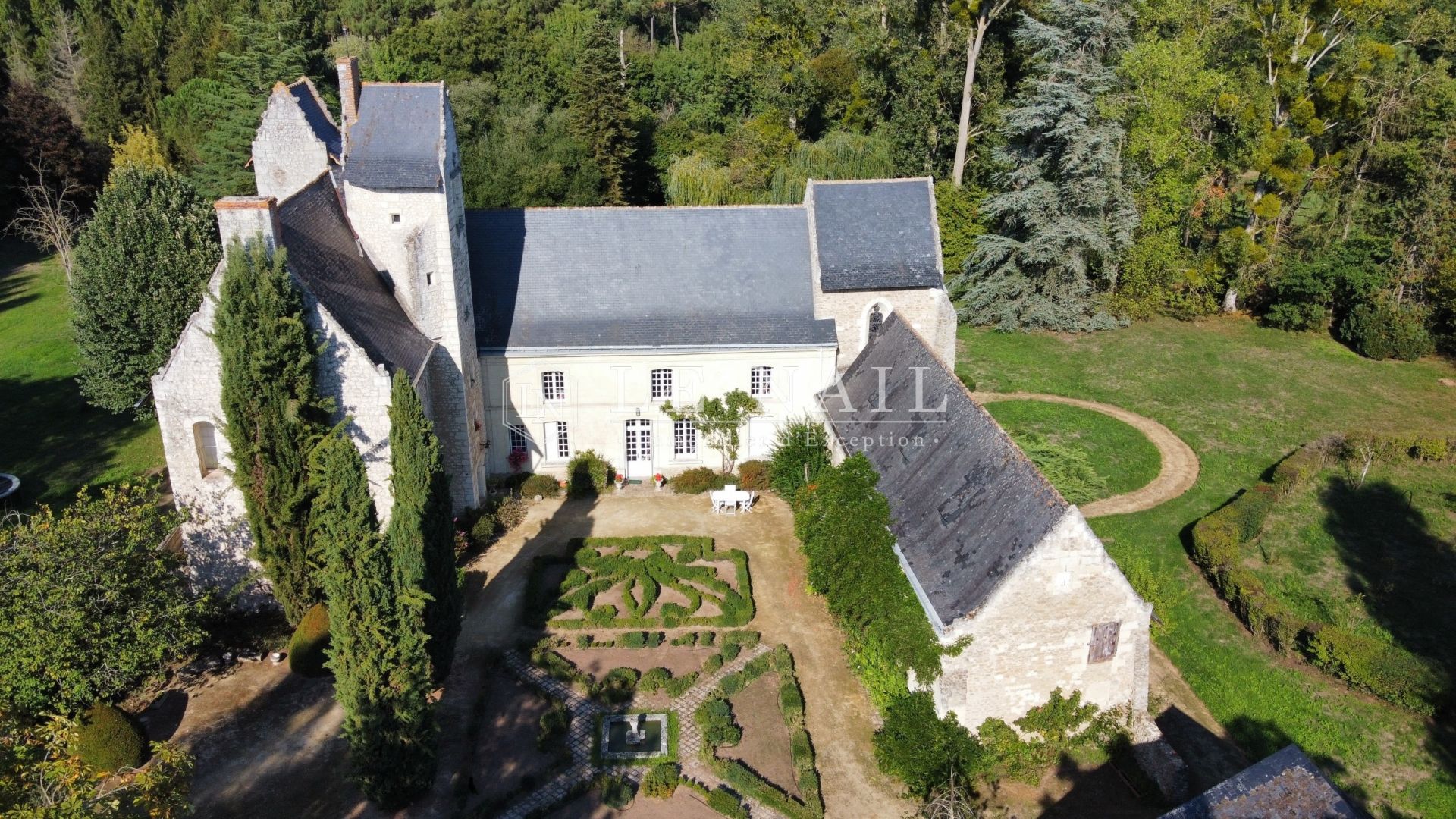 manoir 13 pièces en vente à SAUMUR (49400)