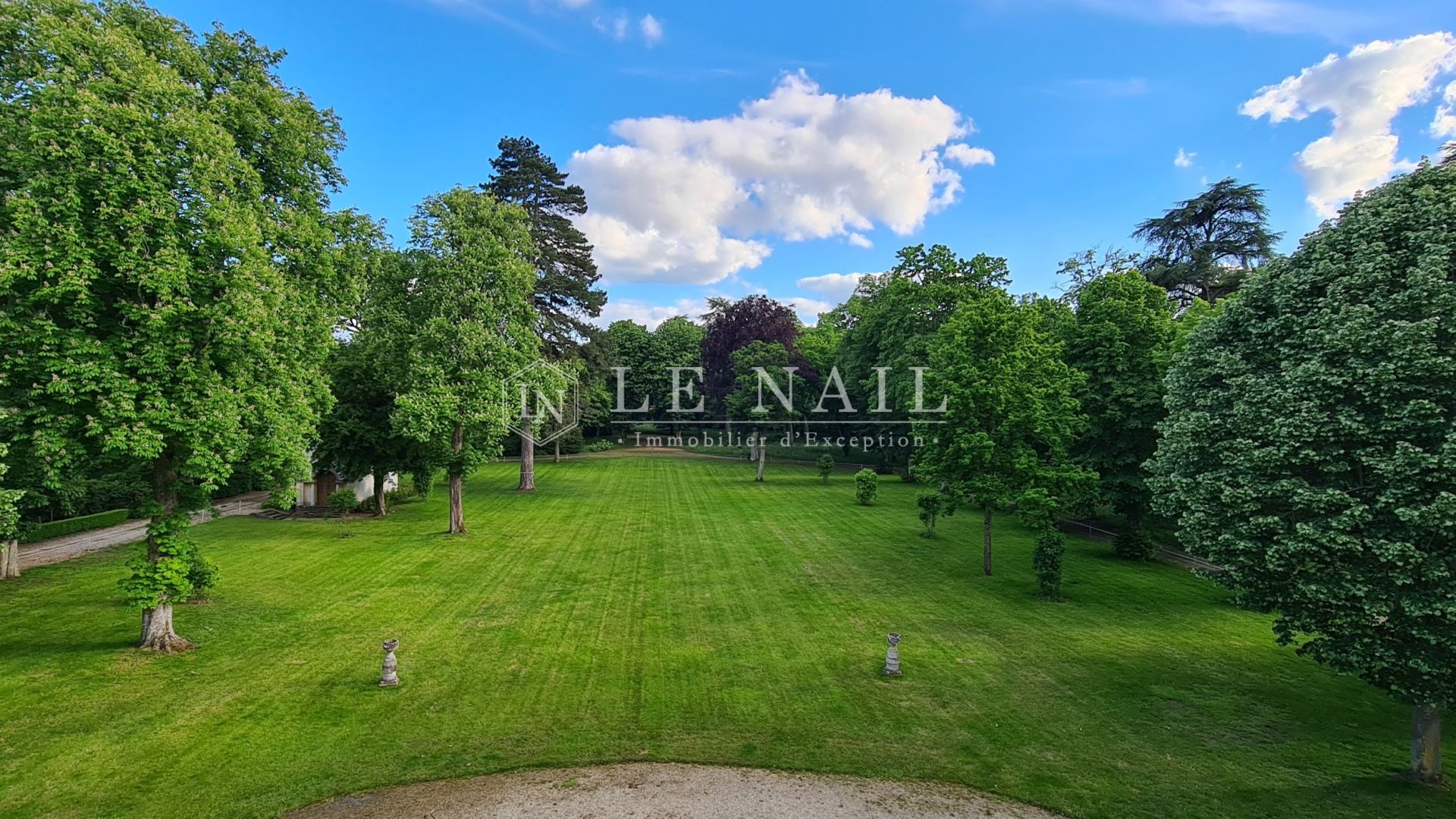 Ch Teau Xixe Si Cle Avec Parc De Ha Dans Le Val De Loire Vendre