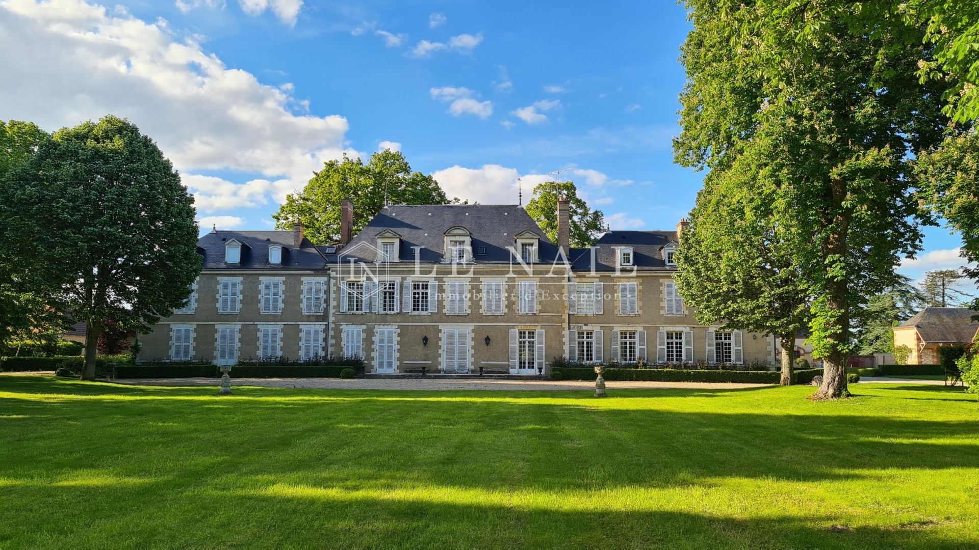 19th Century Castle with Park and Pool for Sale in Orléans