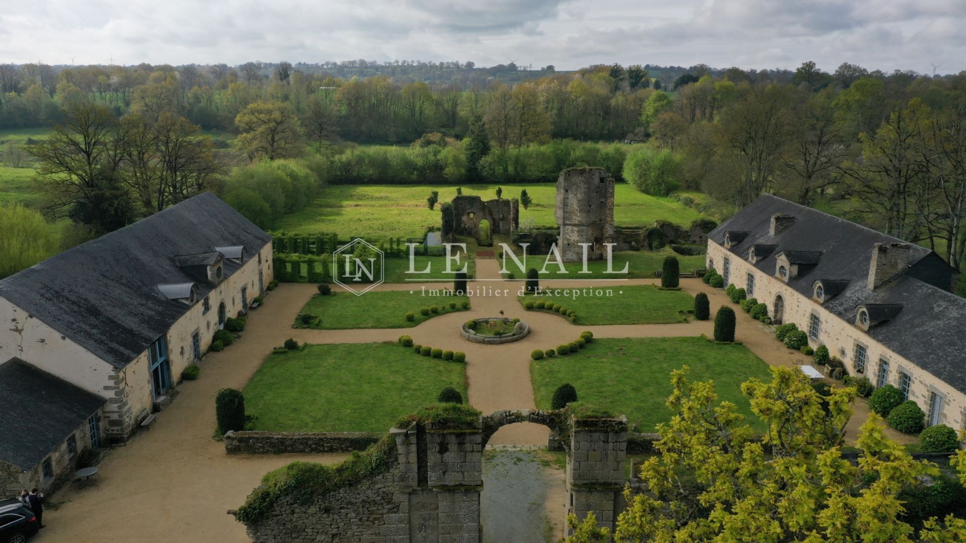 manoir 8 pièces en vente à MAYENNE (53100)