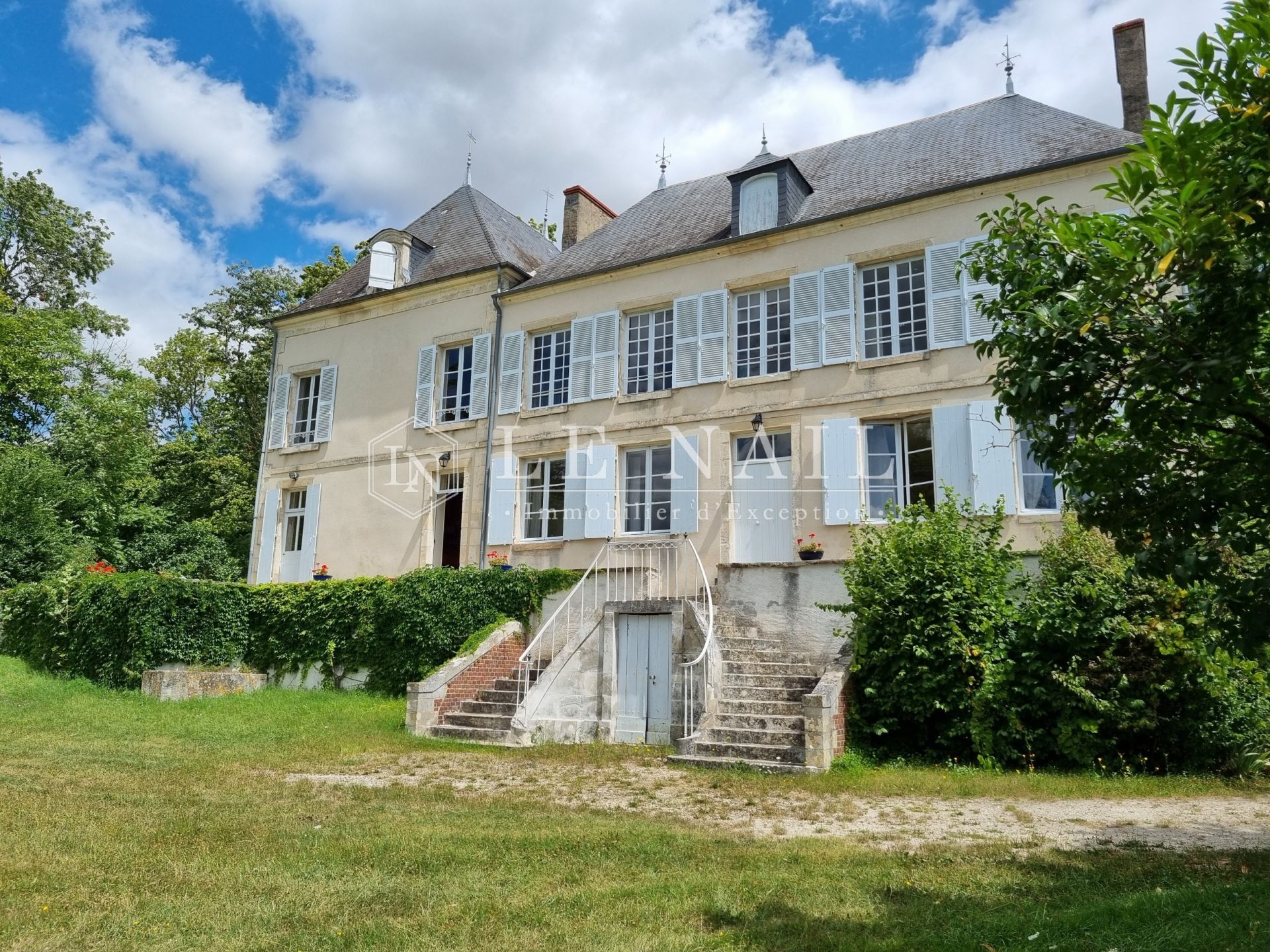 maison bourgeoise 13 pièces en vente à BOURGES (18000)