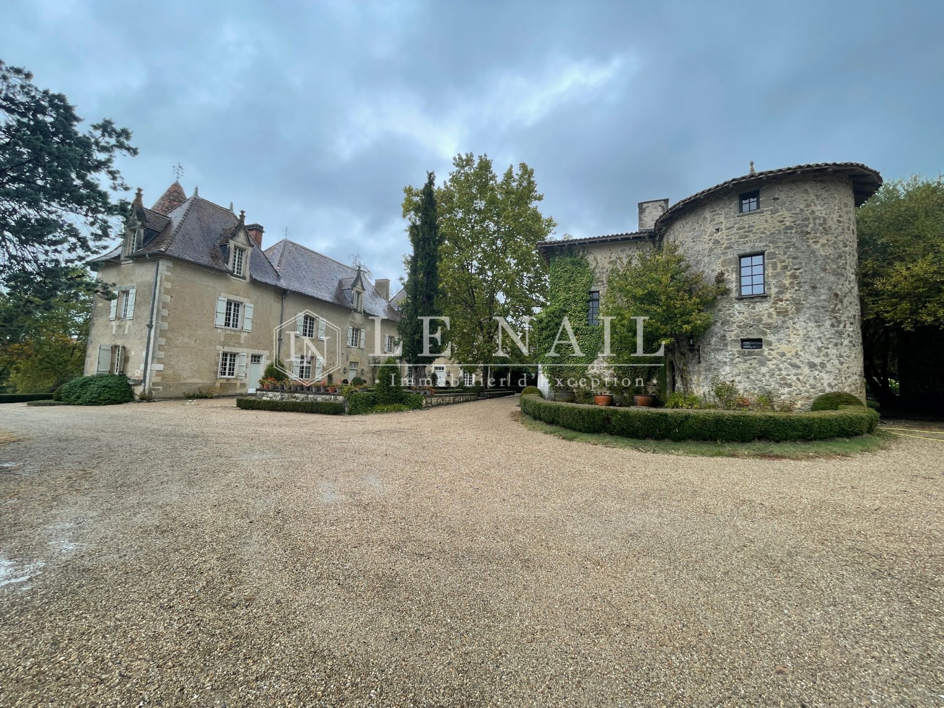 castle 18 rooms for sale on ANGOULEME (16000)