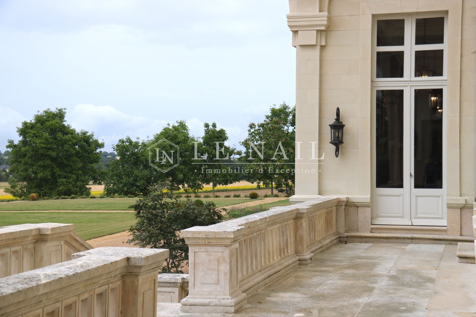 castle 25 rooms for sale on LE LION D ANGERS (49220)