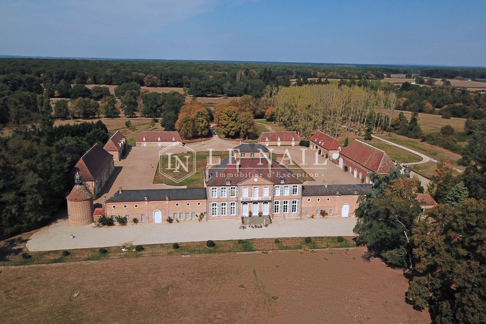 château 20 pièces en vente à Bourges (18000)