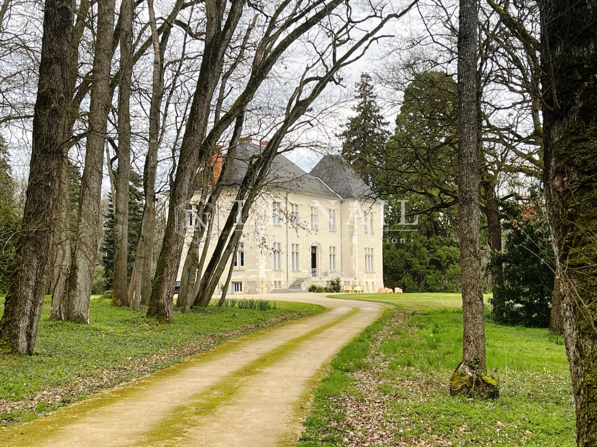 château 11 pièces en vente à POITIERS (86000)