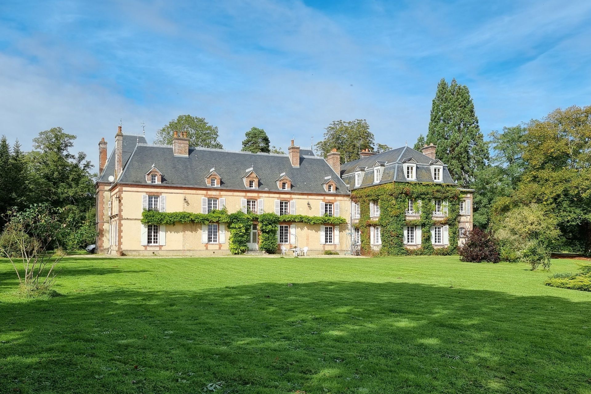 castle 22 rooms for sale on L AIGLE (61300)