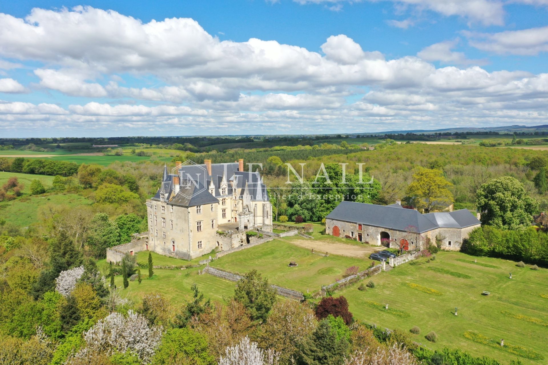 château 20 pièces en vente à SABLE SUR SARTHE (72300) - Plus de details