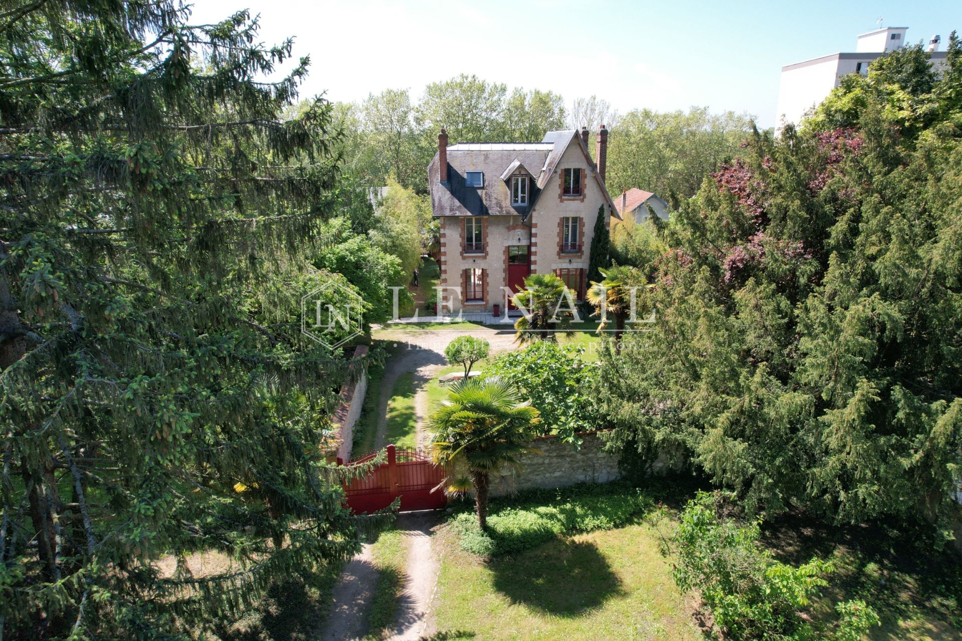 mansion (hôtel particulier) 9 rooms for sale on ORLEANS (45000)