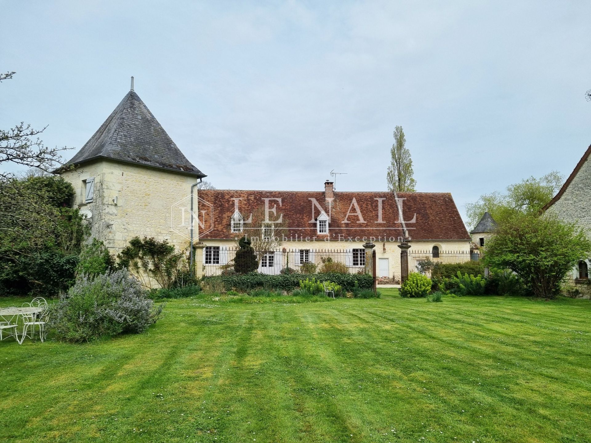 manoir 16 pièces en vente à LOCHES (37600)