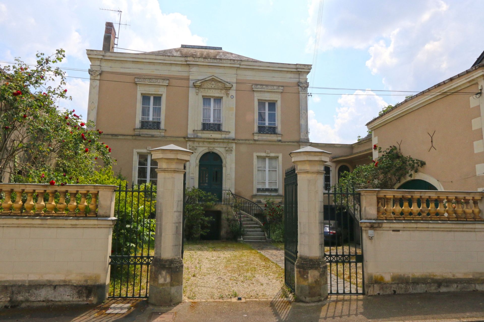 mansion (hôtel particulier) 15 rooms for sale on Chateau gontier (53200)