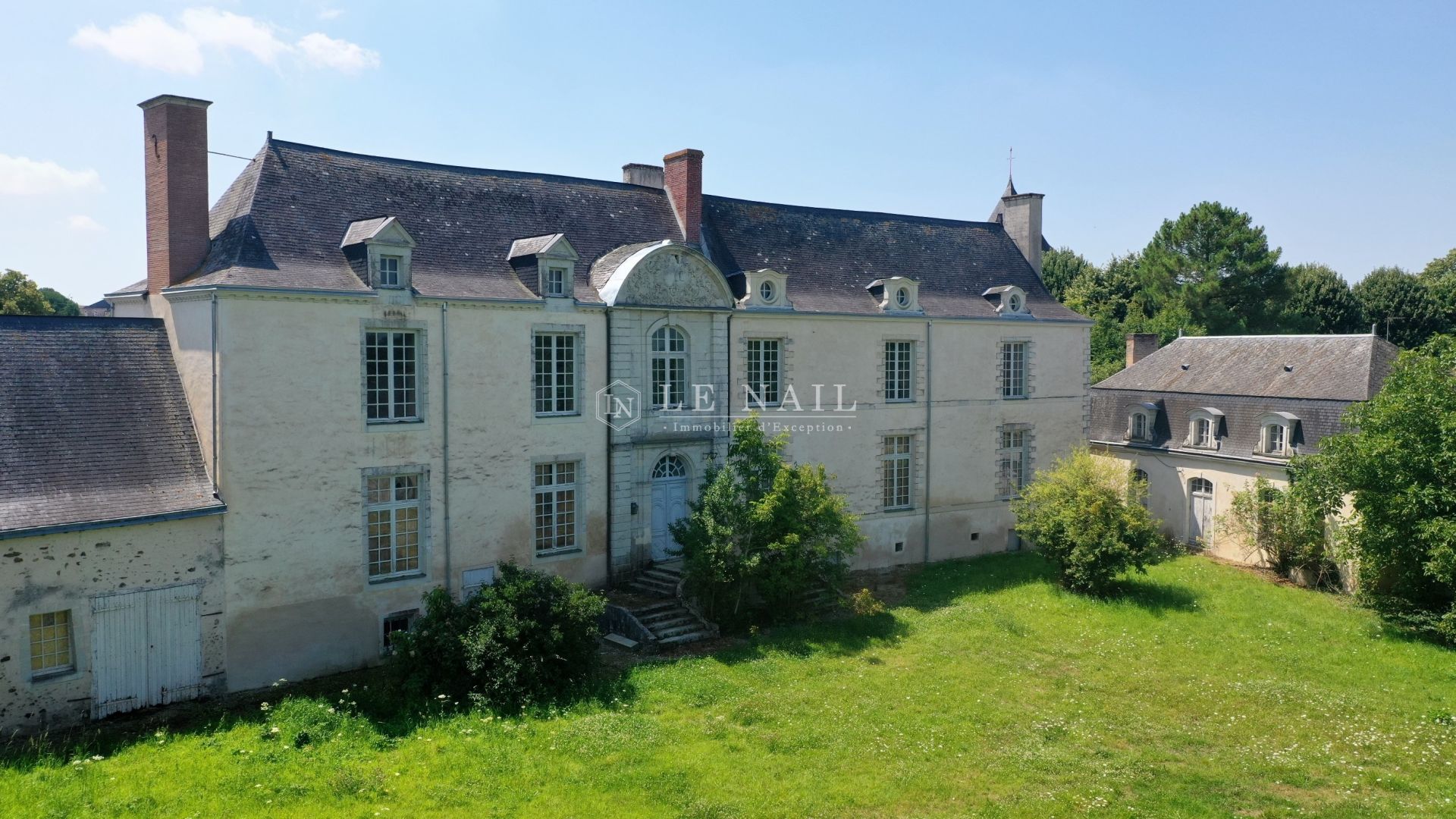 château 12 pièces en vente à CHATEAU GONTIER (53200)