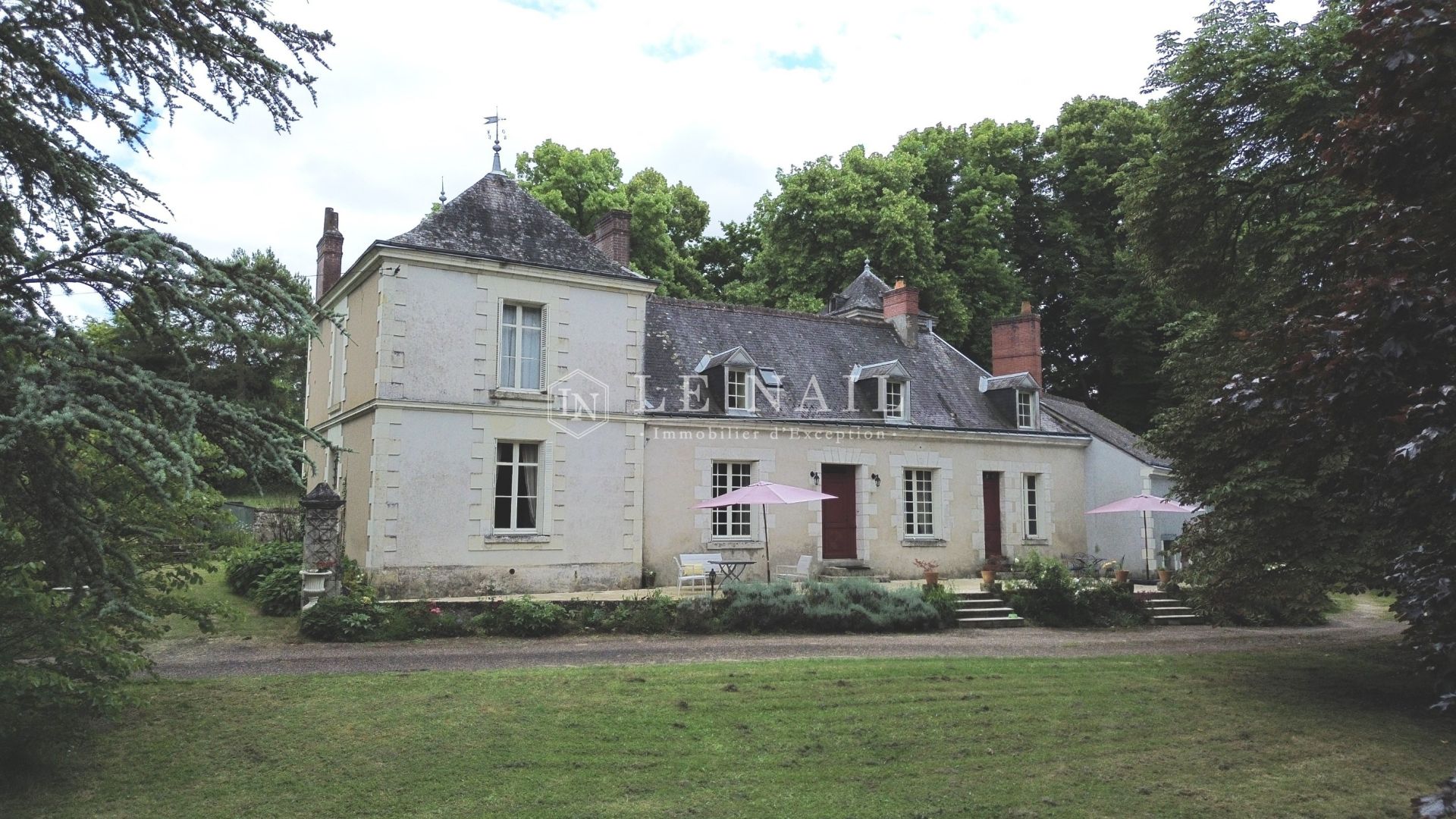 manoir 18 pièces en vente à AZAY LE RIDEAU (37190)