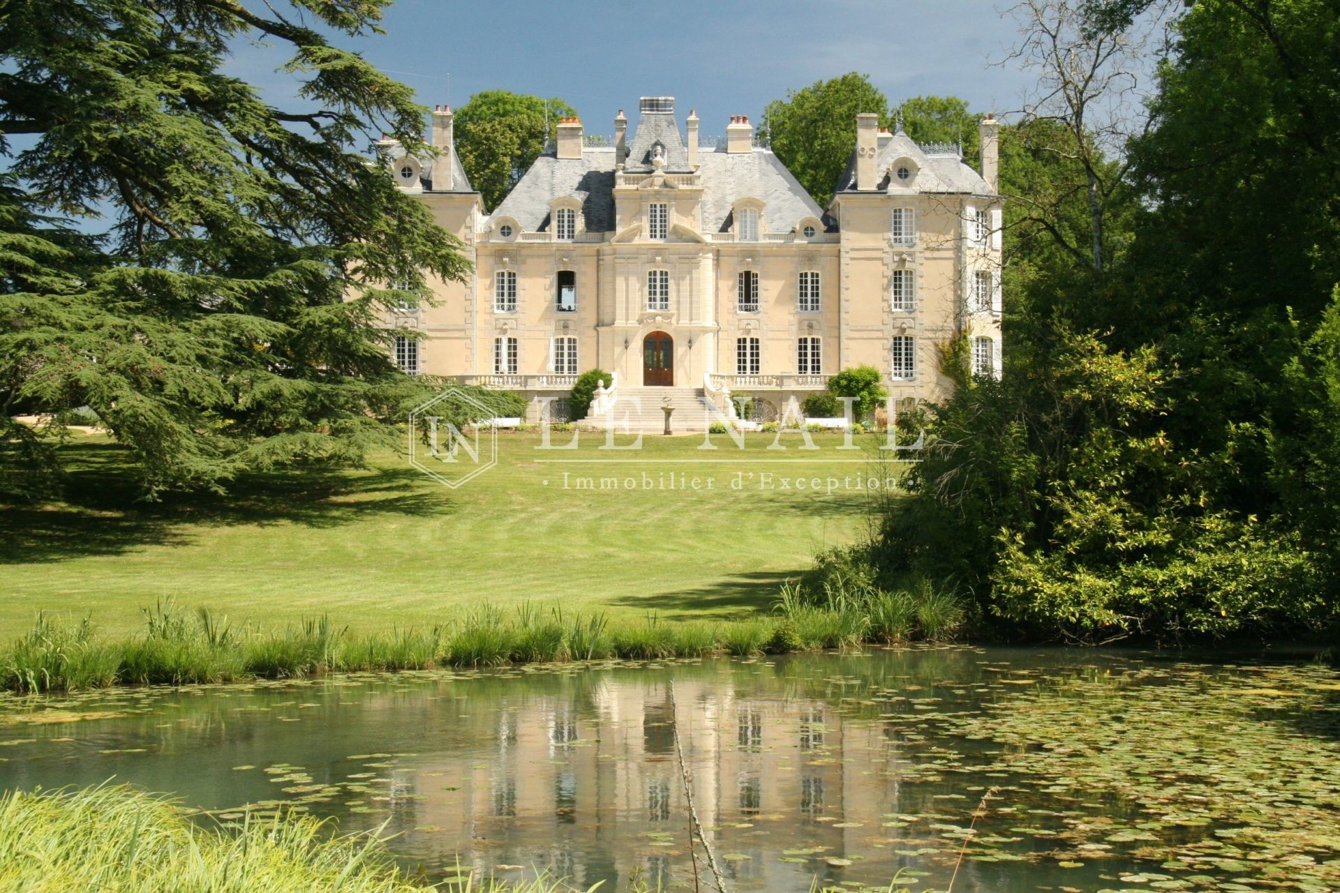 castle 22 rooms for sale on POITIERS (86000)