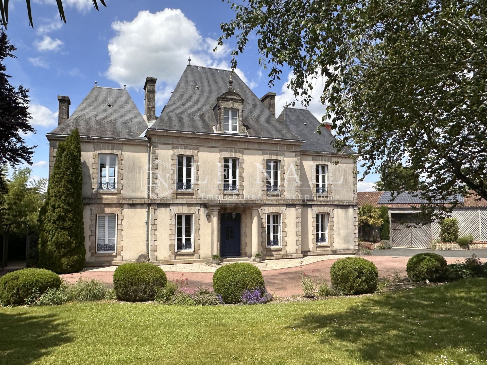 castle 13 rooms for sale on LES HERBIERS (85500)