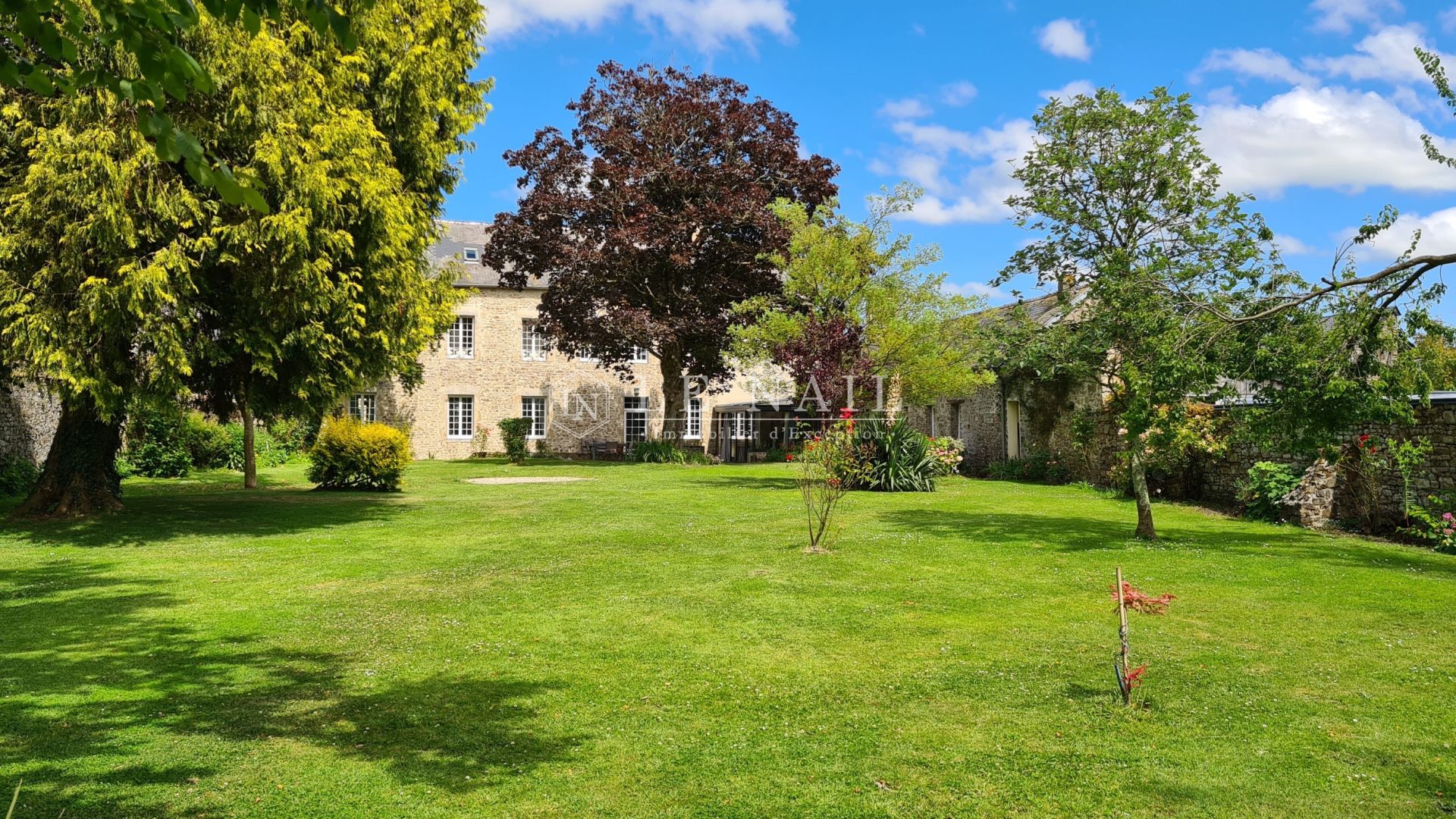 maison bourgeoise 11 pièces en vente à COUTANCES (50200)