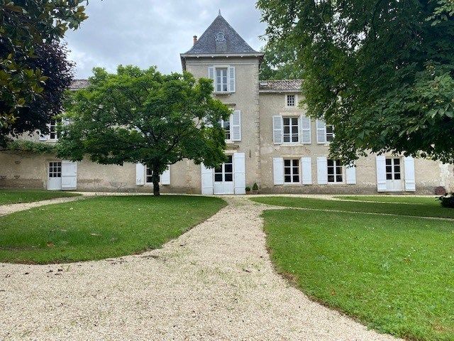 manor house 16 rooms for sale on NIORT (79000)