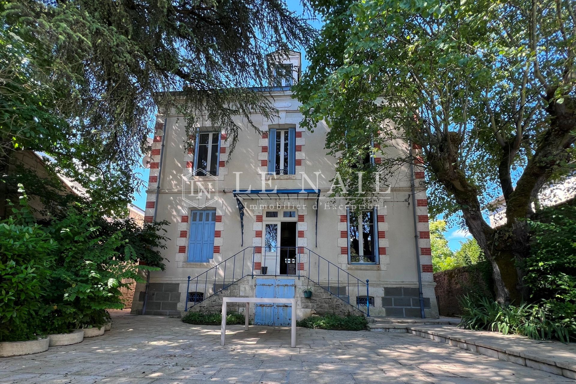 maison 9 pièces en vente à RUFFEC (16700)