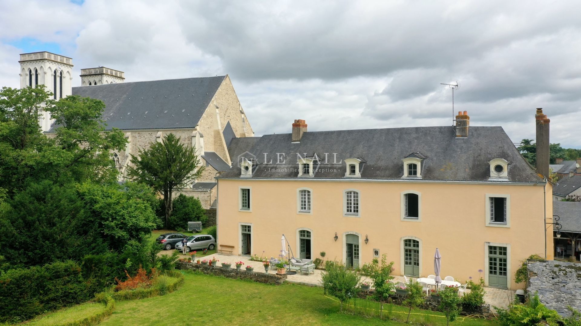 mansion (hôtel particulier) 17 rooms for sale on CANDE (49440)