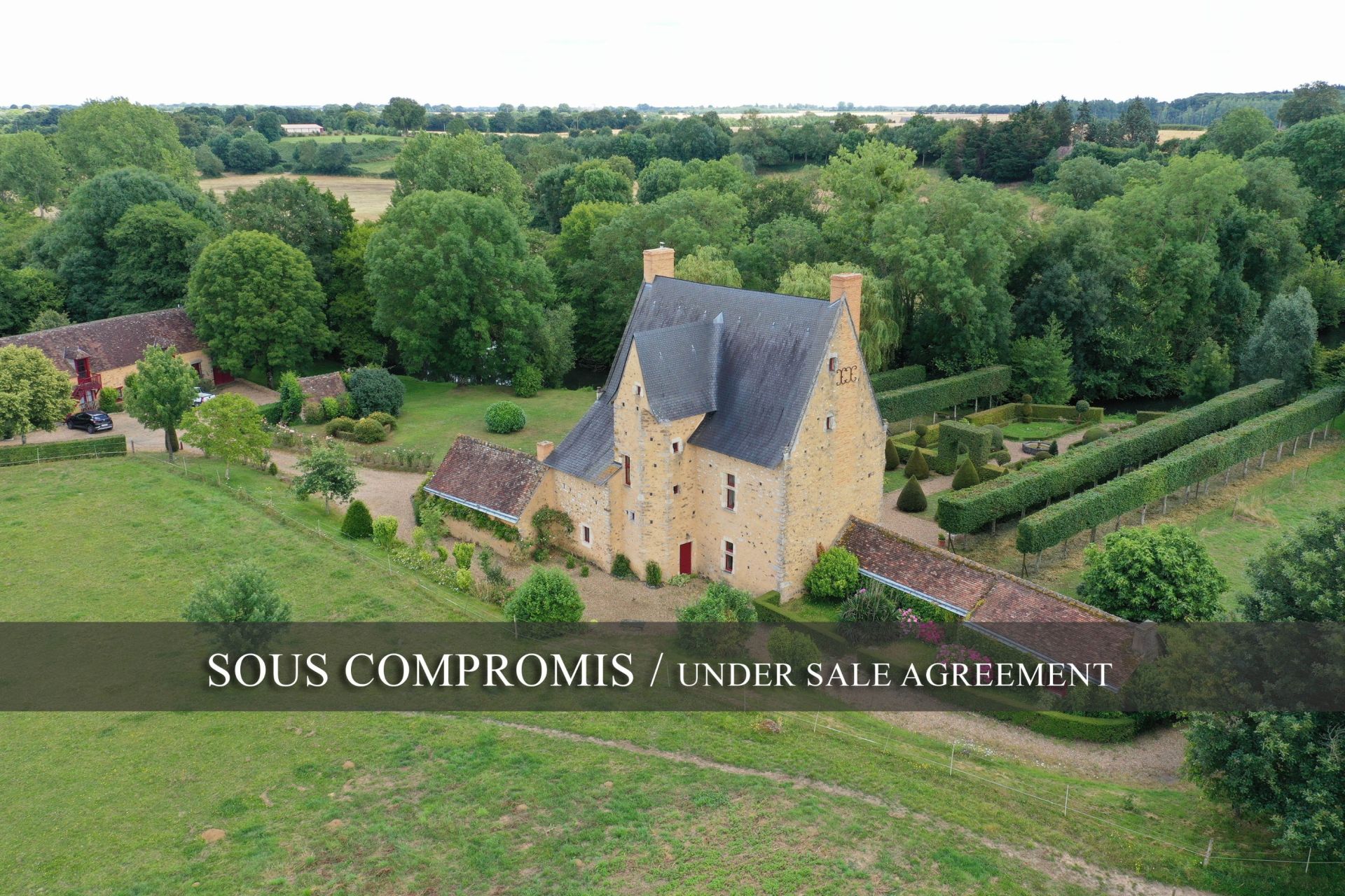 manor house 10 rooms for sale on SABLE SUR SARTHE (72300)