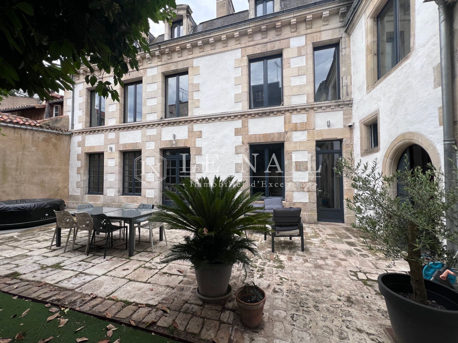 maison de ville 12 pièces en vente à POITIERS (86000)