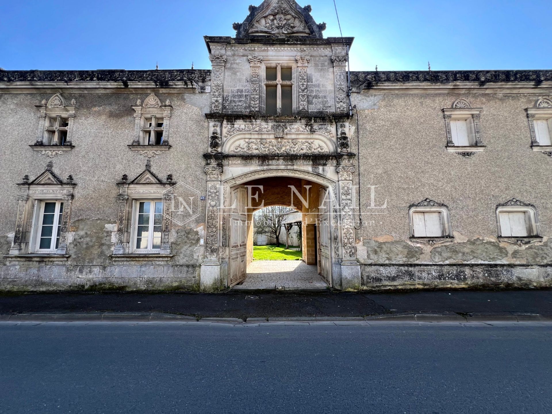 maison de ville 10 pièces en vente à ST JEAN D ANGELY (17400)