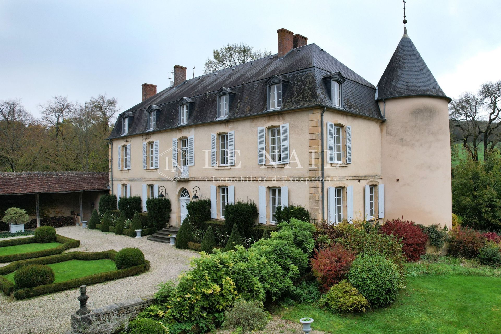 castle 15 rooms for sale on NEVERS (58000)