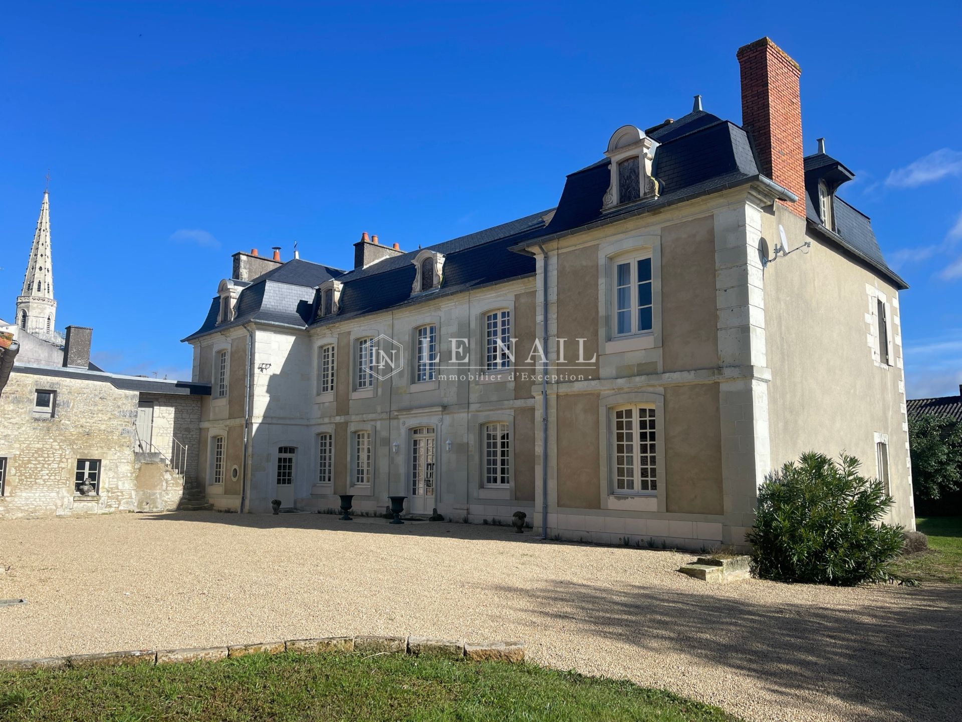 maison de maître 10 pièces en vente à POITIERS (86000)