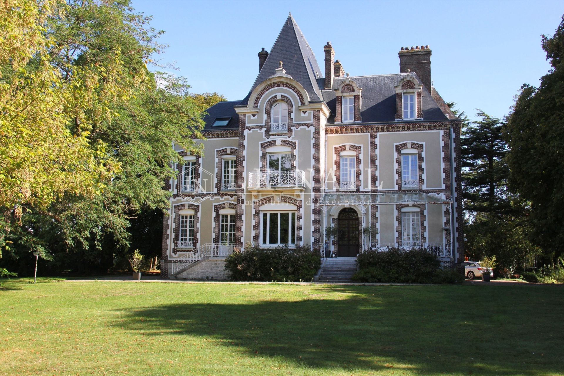 castle 16 rooms for sale on Chaumont en vexin (60240)