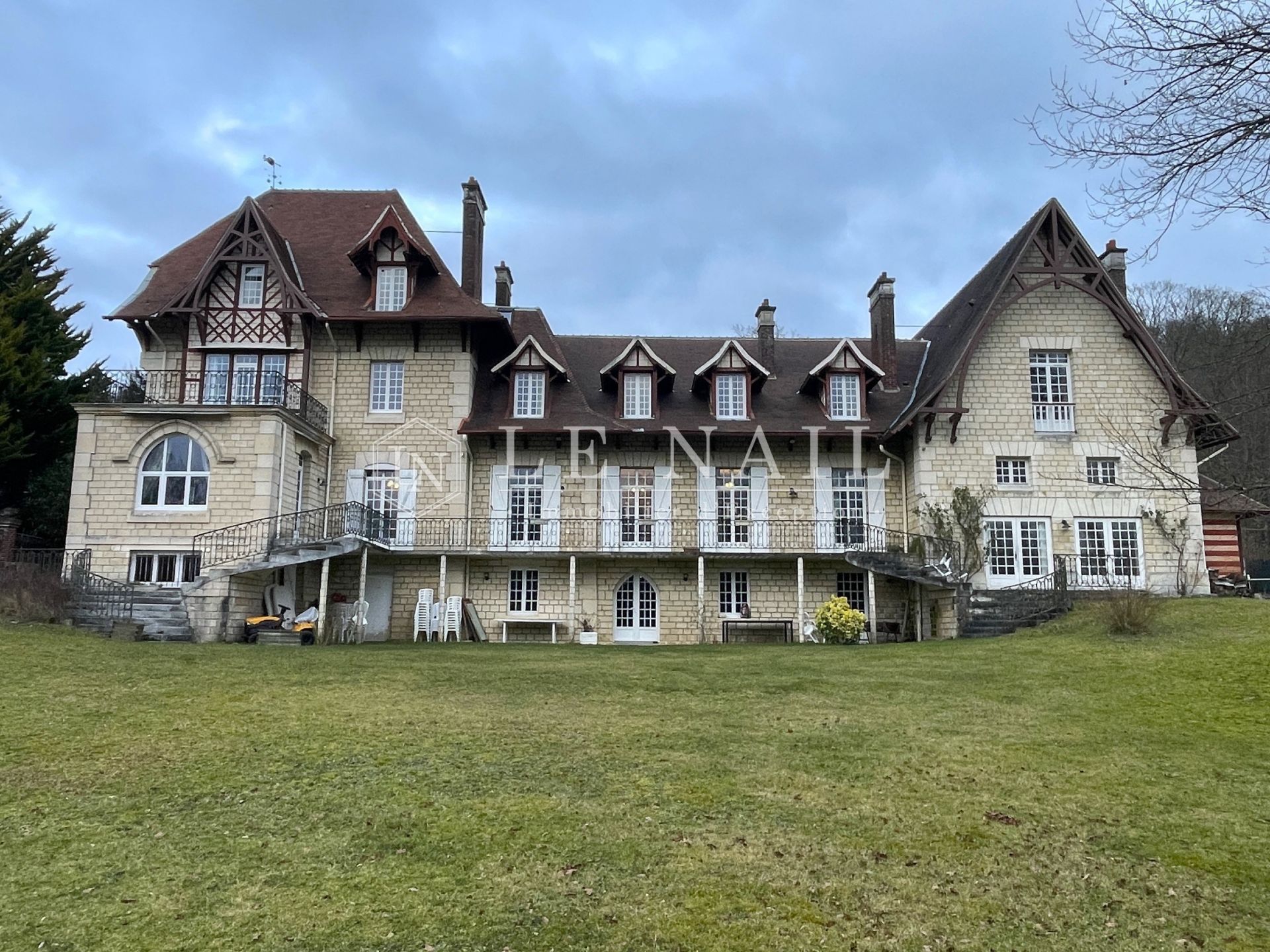 mansion 32 rooms for sale on COMPIEGNE (60200)