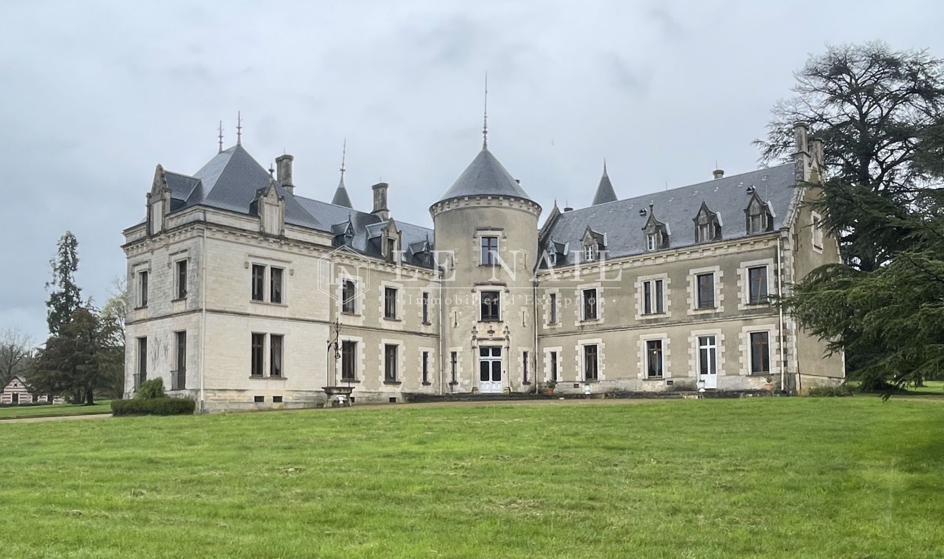 château 30 pièces en vente à CHATEAUROUX (36000)