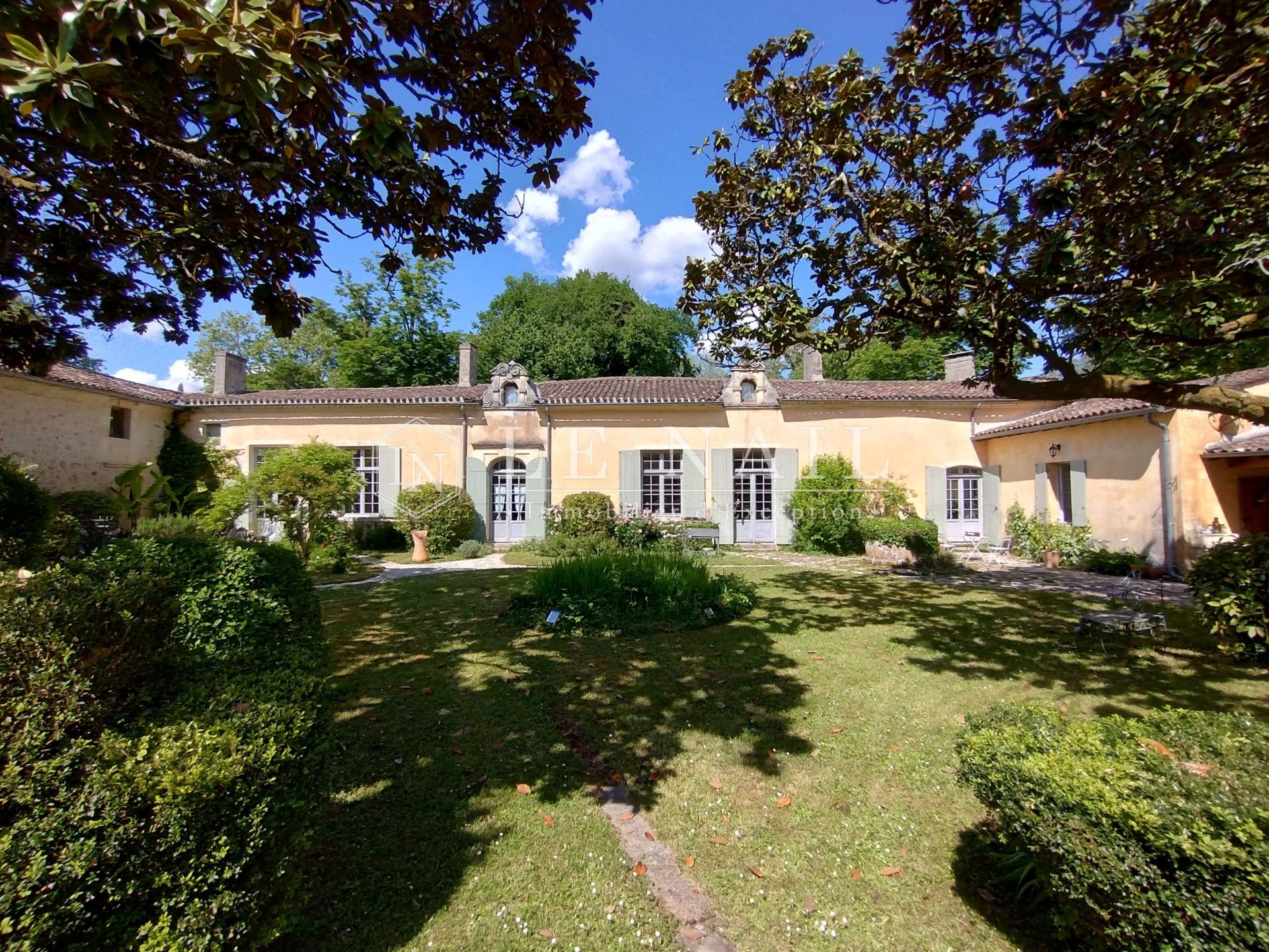 property 21 rooms for sale on BORDEAUX (33000)