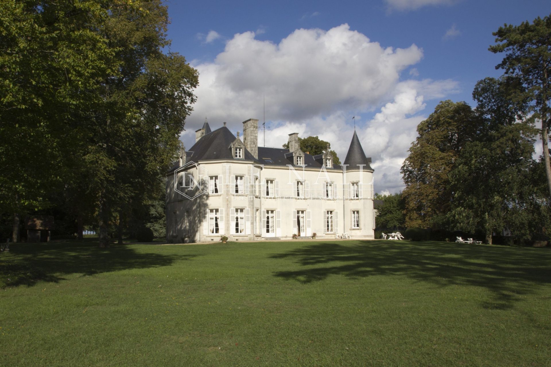 castle 23 rooms for sale on BOURGES (18000)