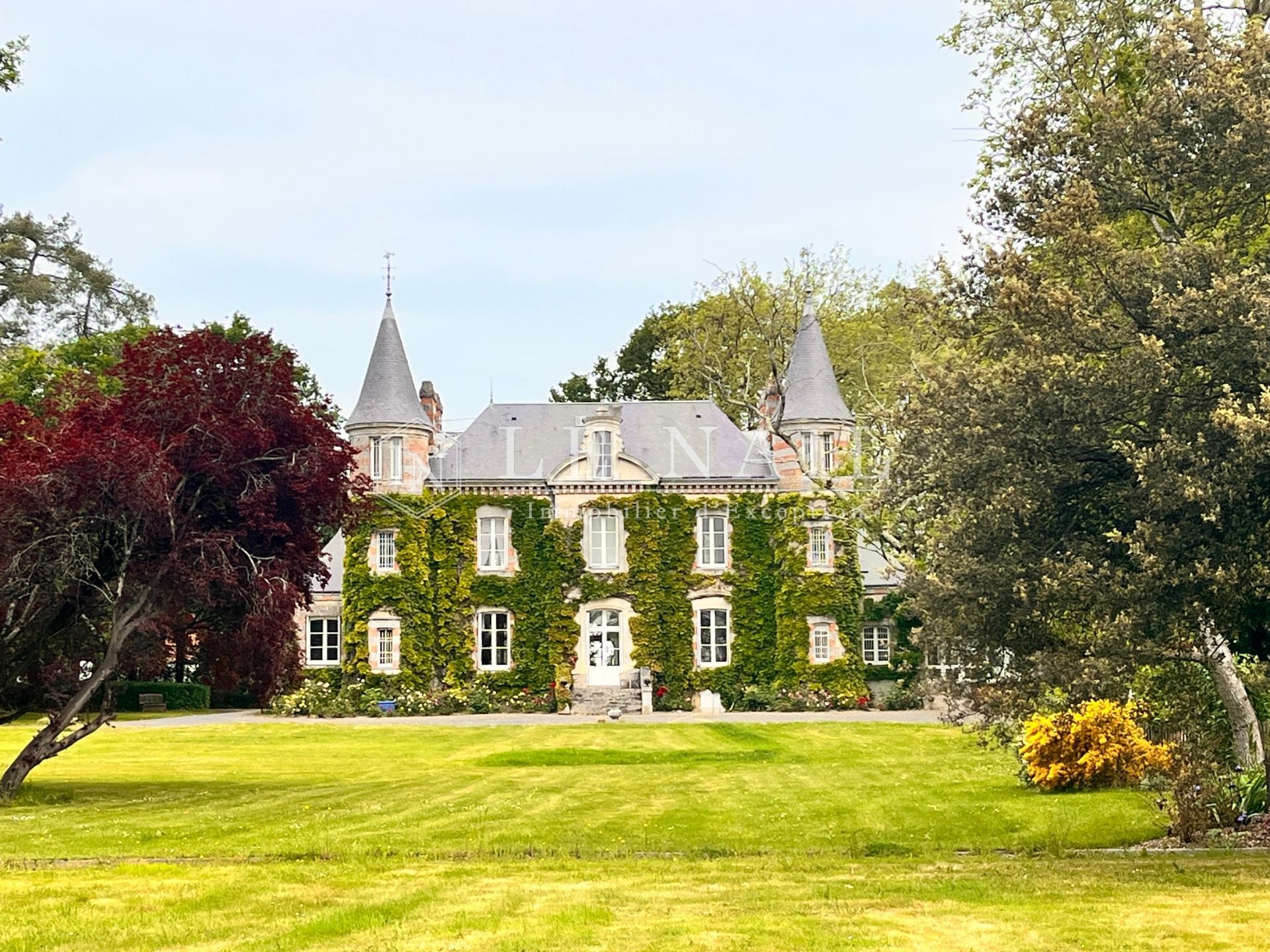 castle 10 rooms for sale on BOIS DE CENE (85710)