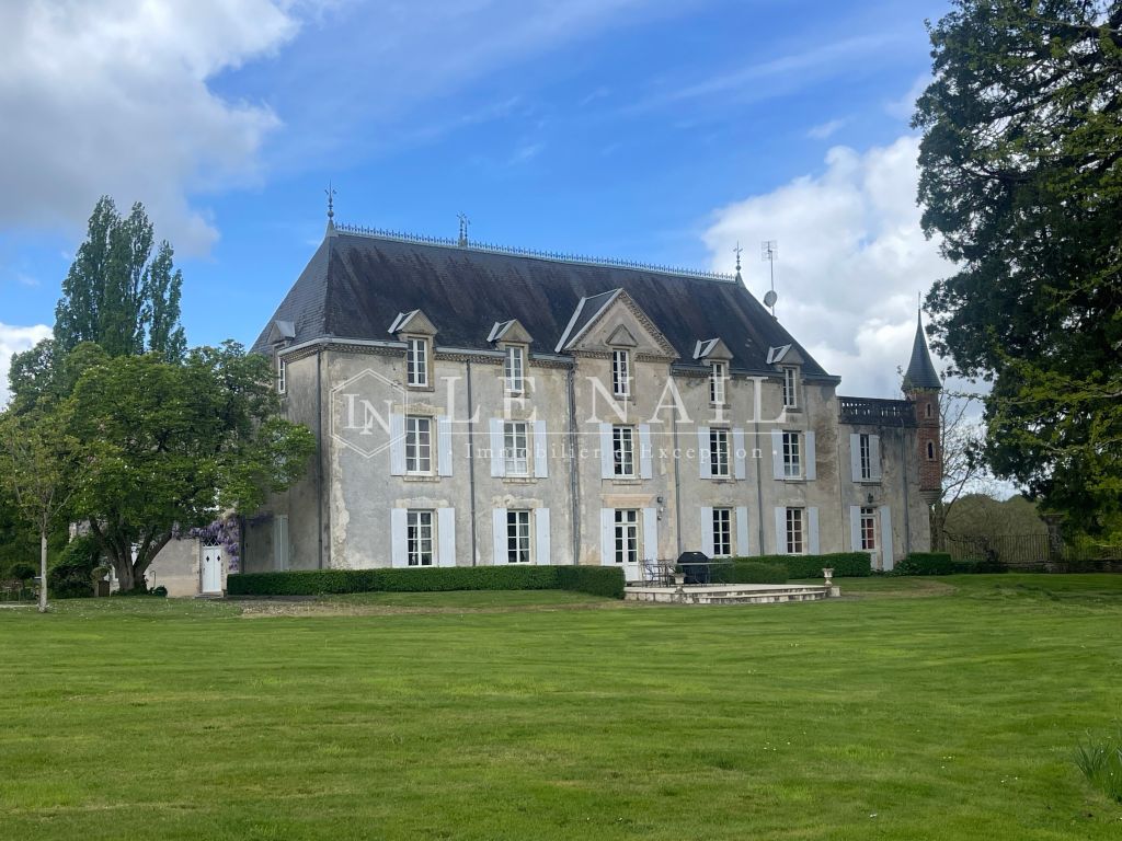 château 23 pièces en vente à FONTENAY LE COMTE (85200) - Plus de details
