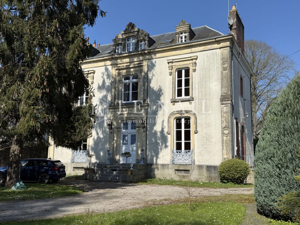 hôtel particulier 11 pièces en vente à MAYENNE (53100) - Plus de details